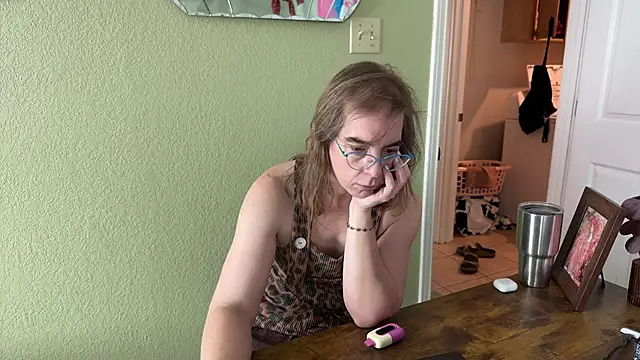 Linzy 19 online show from March 17, 10:25 pm