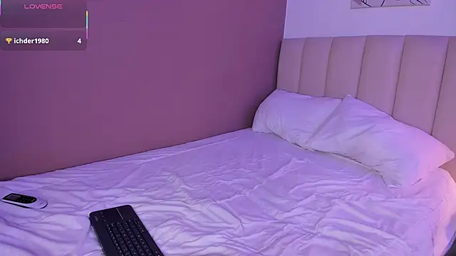 Snapshot of YuliCardona_ chatting on October 8, 9:08 pm YuliCardona online show from October 8, 9:08 pm