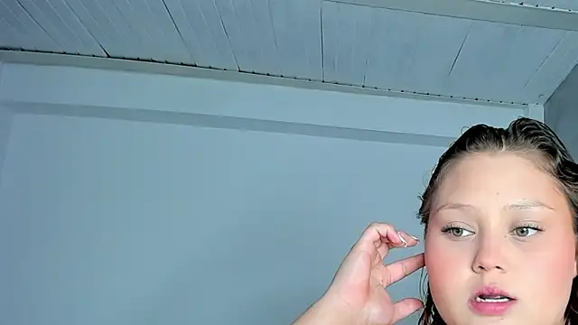 YuliCardona  online show from June 12, 10:18 pm