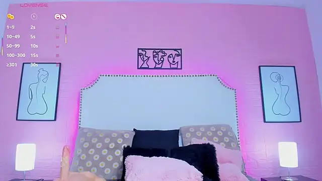 Snapshot of charlotte_kisss chatting on October 2, 8:25 pm charlotte kisss online show from October 2, 8:25 pm