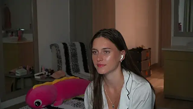HarleyDeess online show from August 4, 10:05 pm