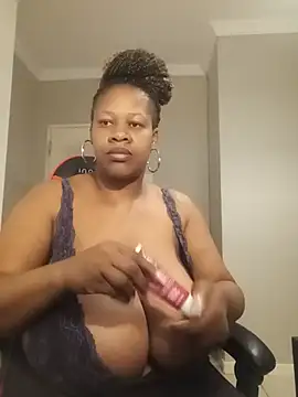 bustylisa1983 online show from August 5, 5:47 am
