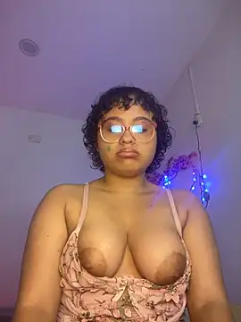 lou cute online show from June 8, 2:45 am