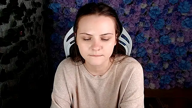 IxxiLiana online show from October 6, 5:57 am