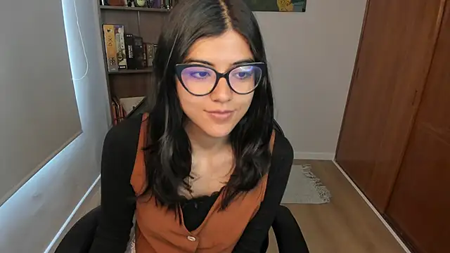 valerie  skyy online show from December 16, 2:12 pm