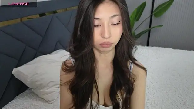 TrishaRey online show from February 24, 8:35 am