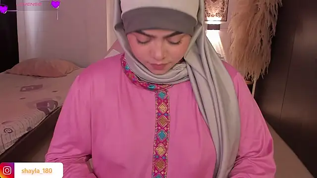 shayla 18 online show from March 19, 7:40 pm