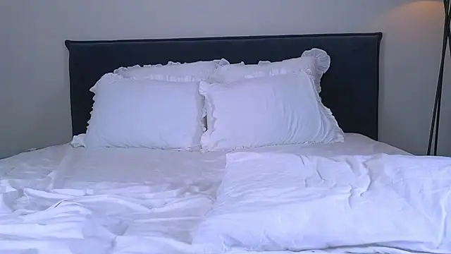 Snapshot of NicoleMarani chatting on October 10, 5:01 am NicoleMarani online show from October 10, 5:01 am