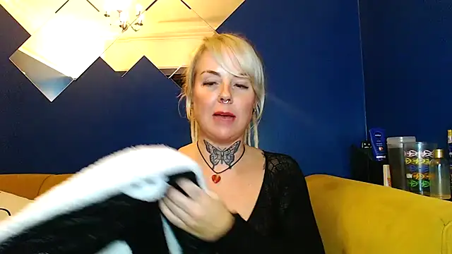 Snapshot of pixiedreadx chatting on October 21, 10:58 pm pixiedreadx online show from October 21, 10:58 pm