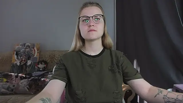 MissBrightShine online show from August 4, 3:51 pm