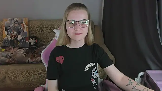 MissBrightShine online show from August 8, 4:48 pm