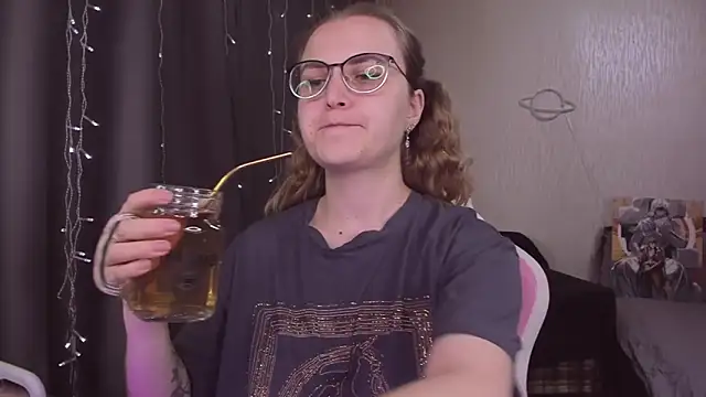 MissBrightShine online show from October 31, 12:09 pm