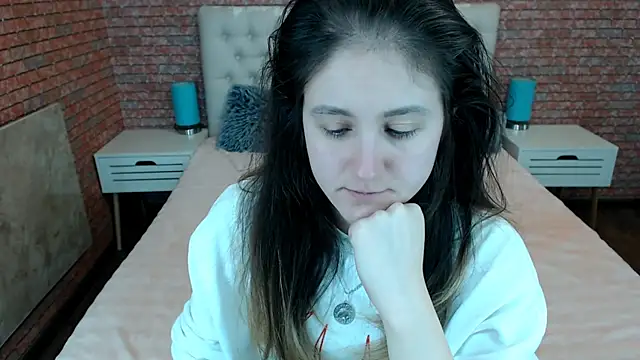 Holliy Cooper online show from November 18, 10:05 am