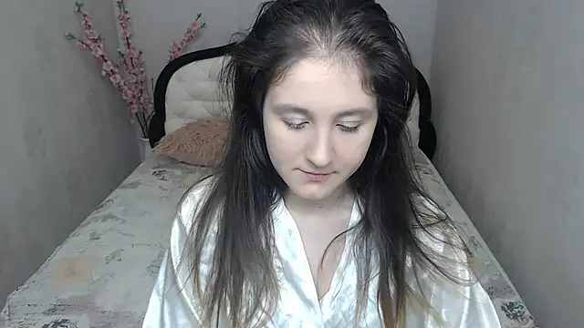 Holliy Cooper online show from February 18, 9:30 am