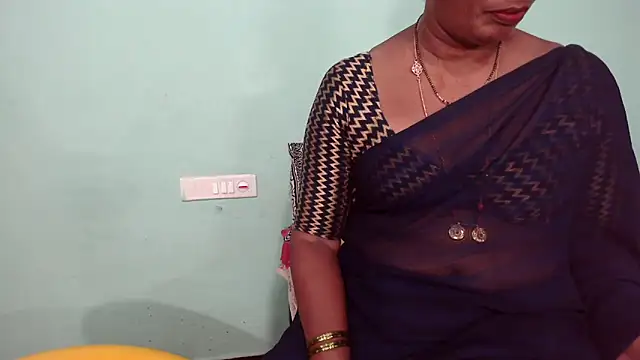 shrutitelugu69 online show from April 30, 4:56 pm