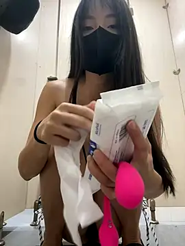 Snapshot of Asia-Lynn chatting on October 14, 11:24 am Asia-Lynn online show from October 14, 11:24 am