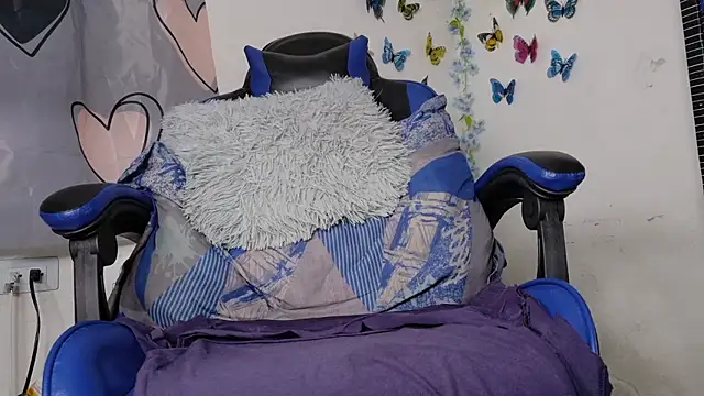 lucy hairypussy83 online show from January 16, 1:07 pm