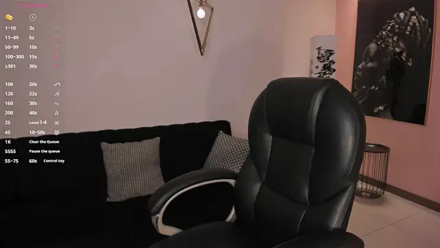 LizzHamilton   online show from February 23, 8:52 pm