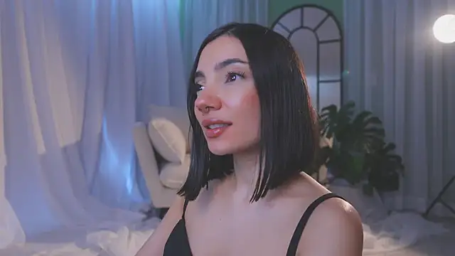 AmyArmstrong online show from February 18, 9:36 pm