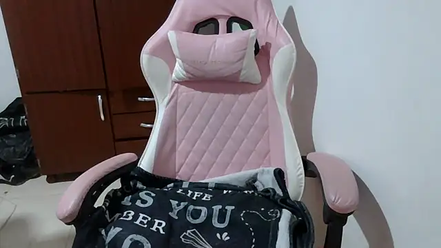 latinhotsusy47 online show from May 9, 3:58 pm